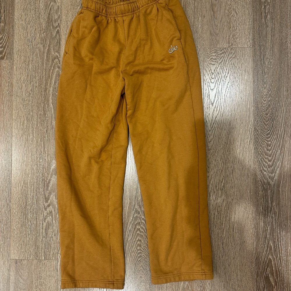 ALO Yoga Accolade Straight Leg Sweatpants